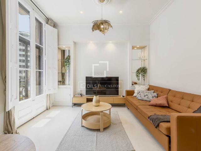 Piso en venta en Barcelona, Fort Pienc. Piso en excelentes condiciones de 2 dormitorios en venta en Eixample Derecho. Pisos.