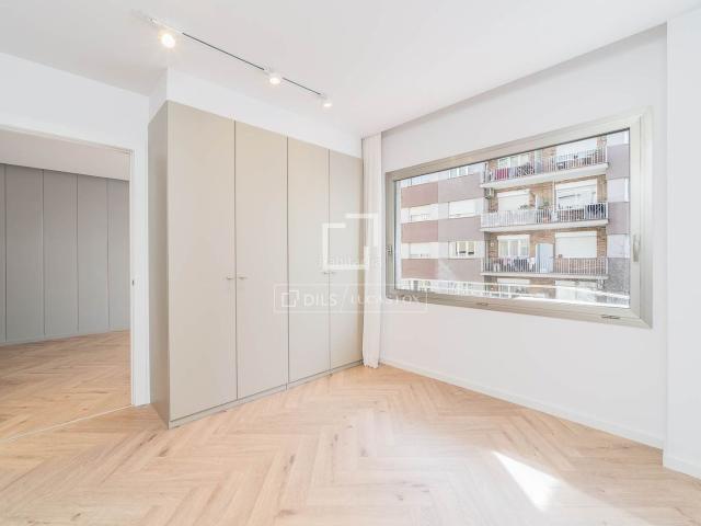 Piso en venta en Barcelona, Fort Pienc. Piso en excelentes condiciones de 3 dormitorios con 7m terraza en venta en Eixample Derecho. Pisos.