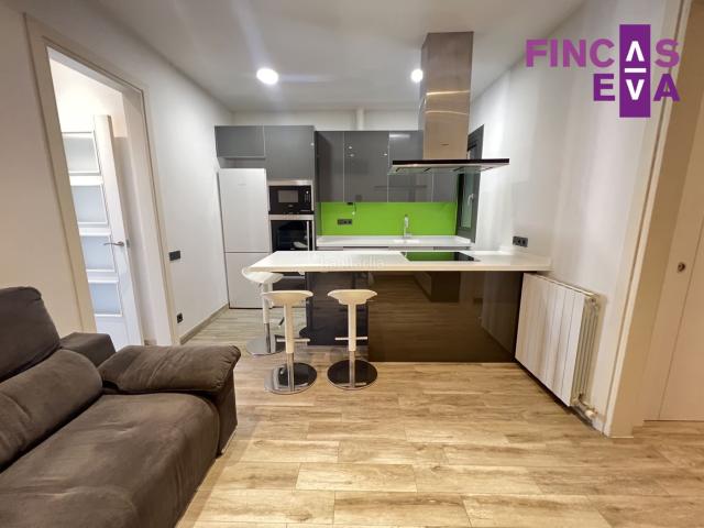 Piso en venta en Barcelona, Fort Pienc. Vivienda reformada exterior en Eixample. Pisos.