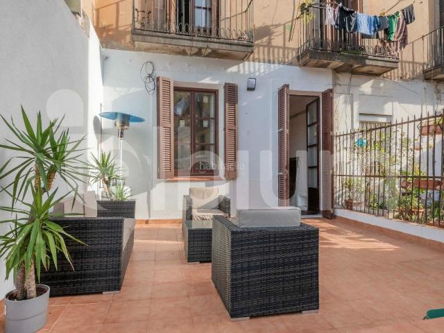 Piso en venta en Barcelona, Gòtic. Vivienda con amplia terraza Plaza Medinaceli Barcelona. Pisos.