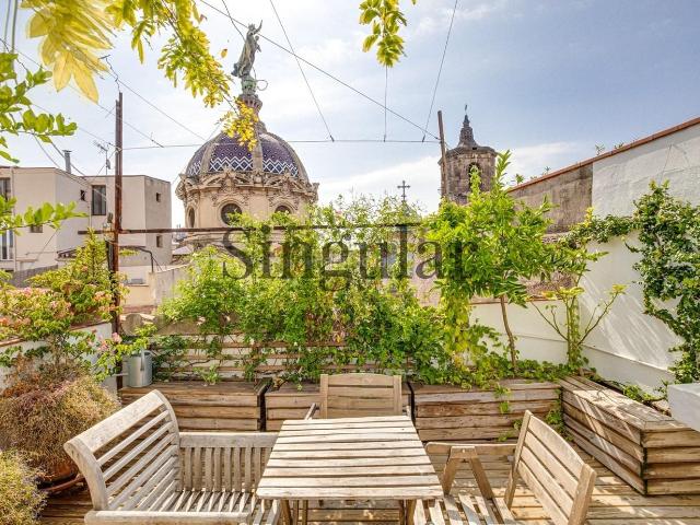 Piso en venta en Barcelona, Gòtic. VIVIENDA SINGULAR EN EL CORAZÓN DEL GÒTIC. Pisos.