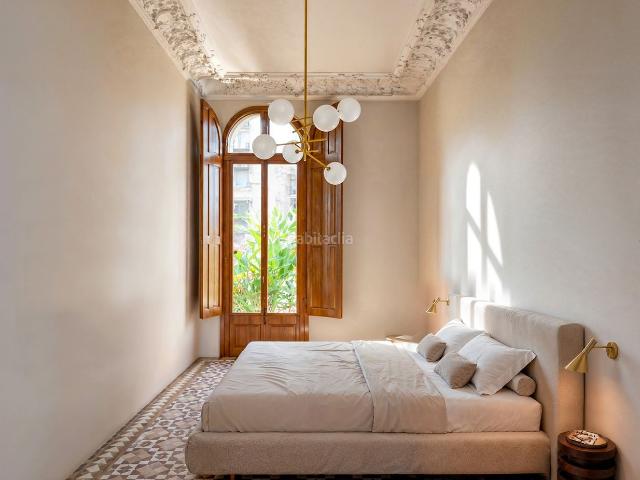 Piso en venta en Barcelona, Gòtic. Elegante vivienda cuidadosamente restaurada en el histórico Barrio Gótico de Barcelona. Pisos.