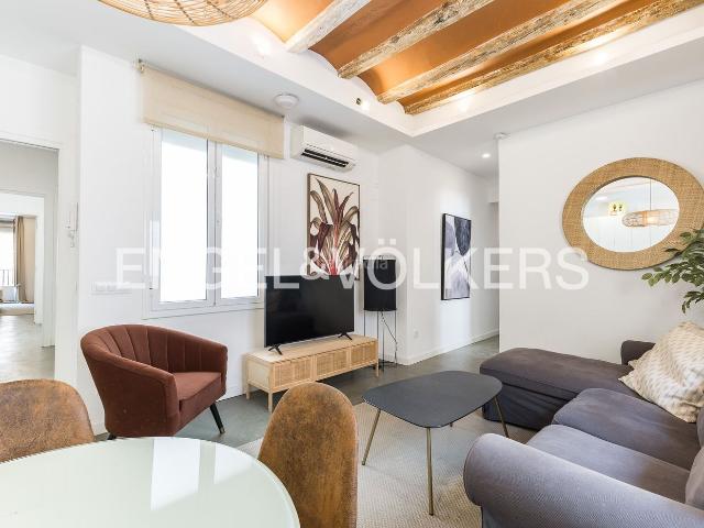 Piso en venta en Barcelona, Gòtic. Encantador piso de 2 habitaciones en calle Pi. Pisos.