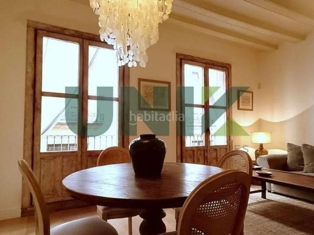 Piso en venta en Barcelona, Gòtic. Encanto histórico y diseño en el corazón del Barrio Gótico. Pisos.