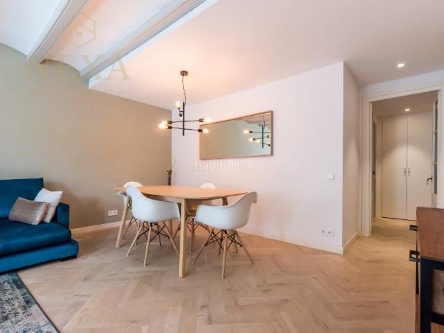 Piso en venta en Barcelona, Gòtic. Espectacular piso reformado con balcones a La Rambla. Pisos.
