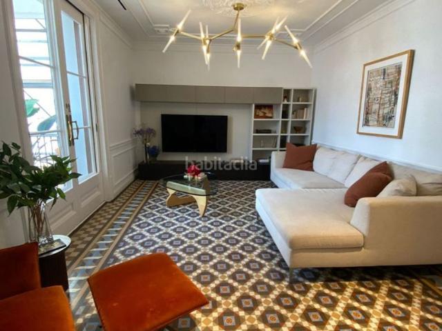 Piso en venta en Barcelona, Gòtic. Exclusividad y Lujo a pasos de Portal de l'Àngel: Pieza Reformada en Finca Catalogada. Pisos.