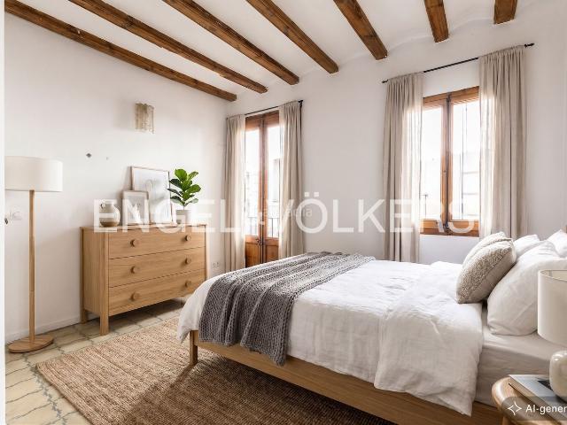 Piso en venta en Barcelona, Gòtic. Luminoso piso con encanto en el corazón del Barrio Gótico. Pisos.