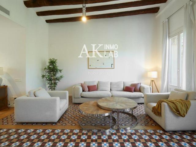 Piso en venta en Barcelona, Gòtic. Lujosa vivienda de 3 habitaciones amplia y reformada frente a Las Ramblas. Pisos.