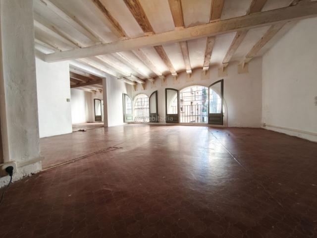 Piso en venta en Barcelona, Gòtic. Piso a reformar amplio y céntrico. Pisos.
