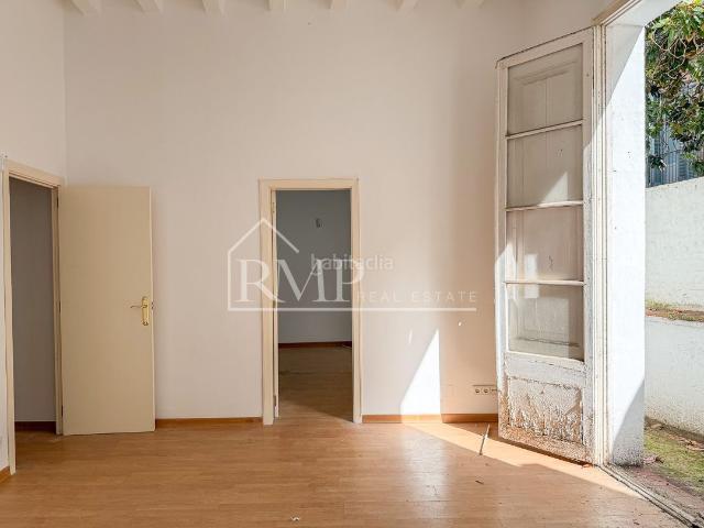 Piso en venta en Barcelona, Gòtic. Piso con alma y techos altos en pleno centro de Barcelona. Pisos.