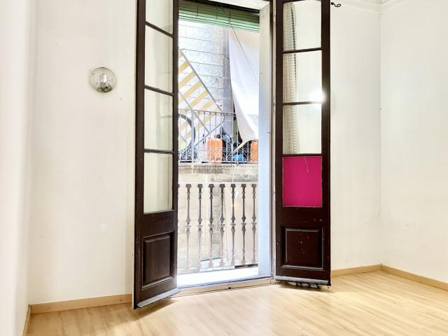 Piso en venta en Barcelona, Gòtic. Piso de tres habitaciones en el Gòtic. Pisos.