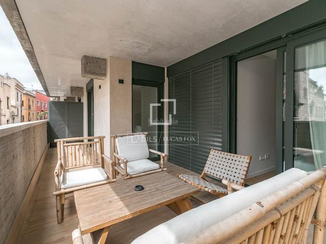 Piso en venta en Barcelona, Gòtic. Piso de 3 dormitorios exteriores con 27m terraza en venta en Gótico, al lado del Portal del Angel. Pisos.