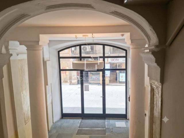 Piso en venta en Barcelona, Gòtic. Piso en Finca Regia reformada, excelente piso de dos dormitorios y balcón en el Barrio Gótico de Barcelona. Pisos.