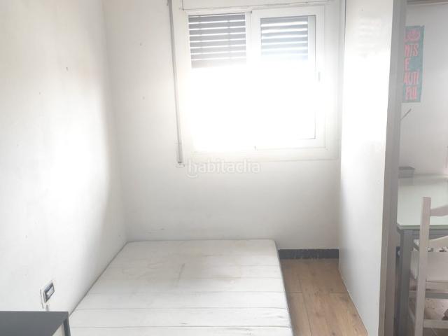 Piso en venta en Barcelona, Guinardó. Ático con terraza y vistas espectaculares Ideal para inversión. Pisos.