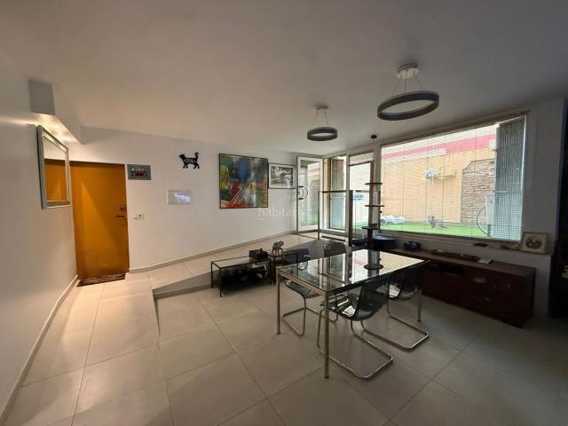 Piso en venta en Barcelona, Guinardó. Hermoso piso con terraza. Pisos.
