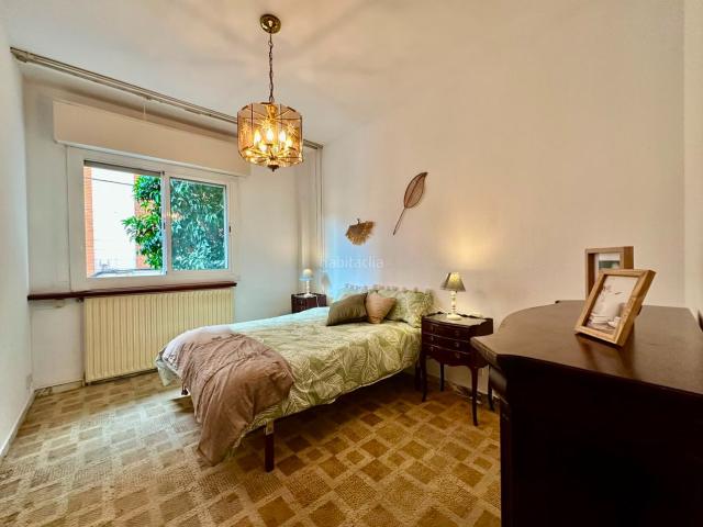 Piso en venta en Barcelona, Guinardó. ¡Piso muy luminoso con ascensor, 4 habitaciones, balcón y patio en Calle Mascaró!. Pisos.
