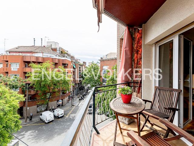 Piso en venta en Barcelona, Guinardó. Piso exterior de 174m2 y 5 habitaciones en tranquila zona de Guinardo. Pisos.