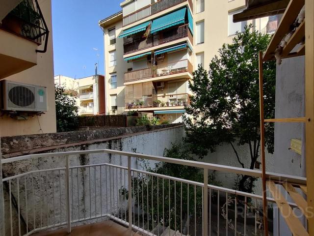 Piso en venta en Barcelona, Guinardó. Piso en buen estado junto a Ronda de Guinardó. Pisos.
