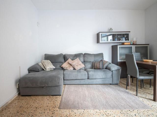 Piso en venta en Barcelona, Guinardó. Piso en venta totalmente exterior con balcón en El Guinardó, junto al Parc del Guinardó. Barcelona. Pisos.