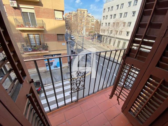 Piso en venta en Barcelona, Guinardó. PISO TOTALMENTE EXTERIOR. Pisos.