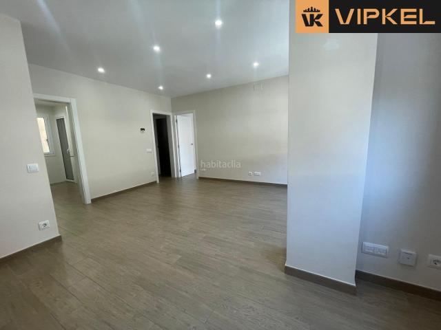 Piso en venta en Barcelona, Horta. Vive en el corazón de Horta con una vivienda totalmente REFORMADA, LUMINOSA y lista para entrar a vivir. Pisos.