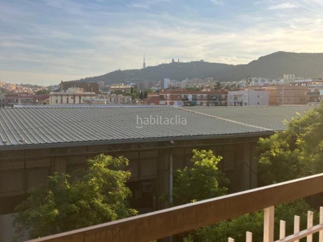 Piso en venta en Barcelona, Horta. Piso todo exterior orientacion Sur. Pisos.