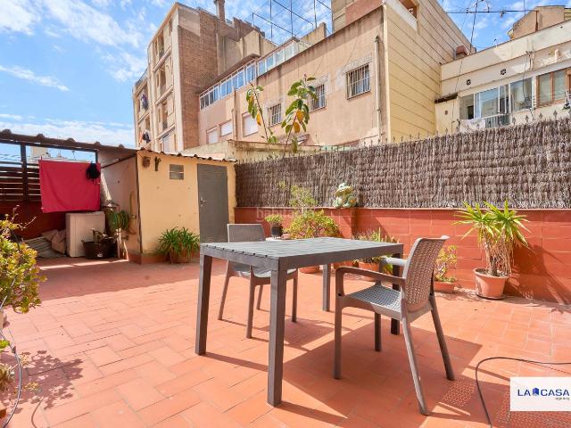 Piso en venta en Barcelona, Hostafrancs. Piso con terraza soleada junto a Plaza España 3 habitaciones para reformar en Hostafrancs. Pisos.