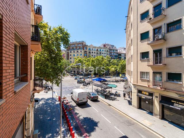 Piso en venta en Barcelona, Hostafrancs. Piso con terraza y parking junto a Plaza España, Barcelona. Pisos.