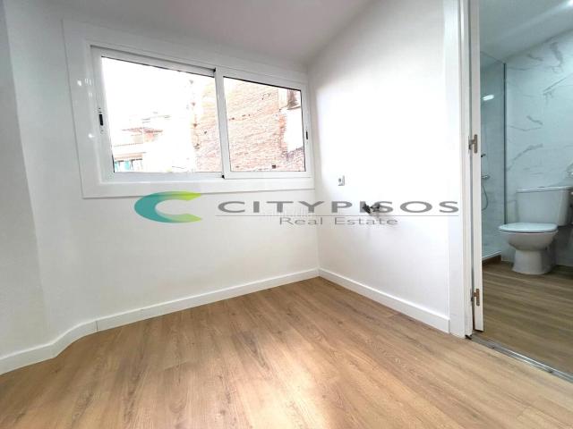 Piso en venta en Barcelona, Hostafrancs. Pisos.