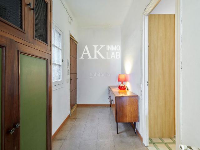 Piso en venta en Barcelona, L´Antiga Esquerra de l´Eixample. Amplio piso de 3 habitaciones con balcón en finca clásica del Eixample. Pisos.