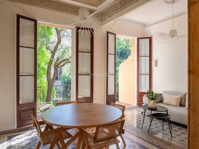 Piso en venta en Barcelona, L´Antiga Esquerra de l´Eixample. Apartamento modernista reformado, luminoso y tranquilo, con balcón con vistas a los jardines de la universidad. Pisos.