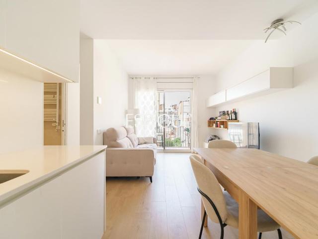 Piso en venta en Barcelona, L´Antiga Esquerra de l´Eixample. Exclusiva vivienda totalmente reformada con balcón en lAntiga Esquerra de lEixample. Pisos.