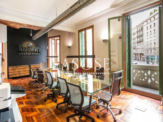 Piso en venta en Barcelona, L´Antiga Esquerra de l´Eixample. Exclusiva vivienda modernista con y alto potencial de reforma en el corazón del Eixample Esquerra. Pisos.