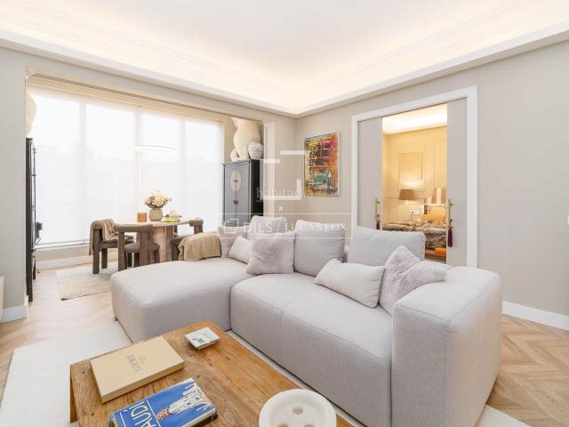 Piso en venta en Barcelona, L´Antiga Esquerra de l´Eixample. Elegante piso a estrenar en una finca regia de la calle Enric Granados. Pisos.