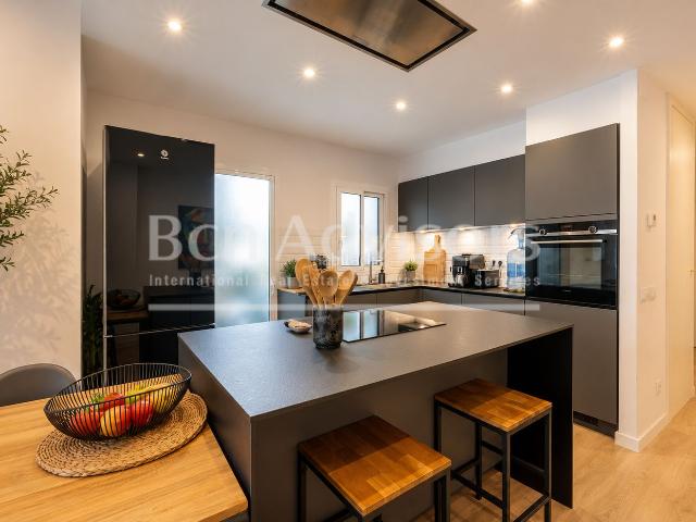 Piso en venta en Barcelona, L´Antiga Esquerra de l´Eixample. Formidable y luminoso piso alto con terraza en Eixample. Pisos.