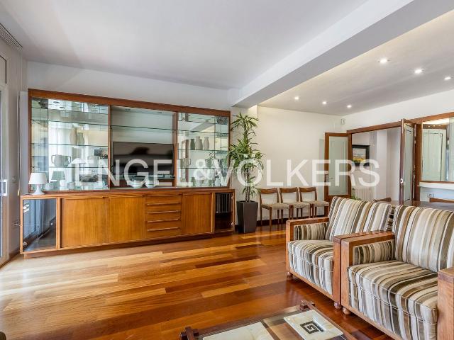 Piso en venta en Barcelona, L´Antiga Esquerra de l´Eixample. Luminoso piso alto y tranquilo en Enric Granados. Pisos.