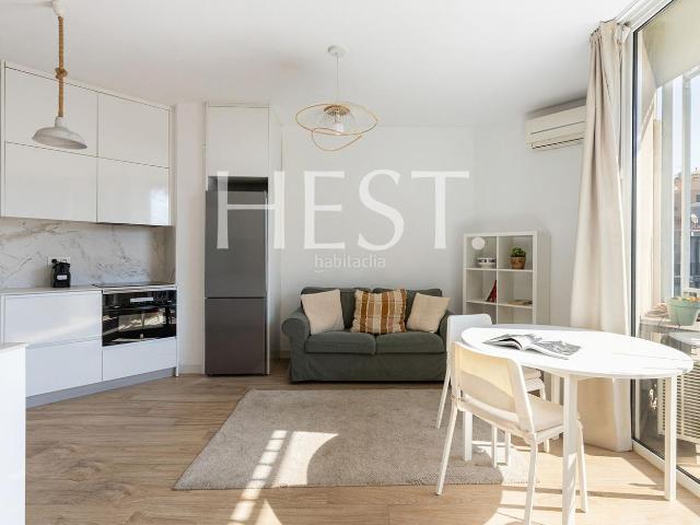 Piso en venta en Barcelona, L´Antiga Esquerra de l´Eixample. Luz, altura y encanto en el corazón de l'Antiga Esquerra de l'Eixample. Pisos.
