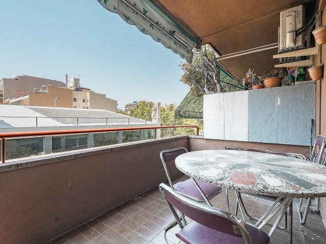 Piso en venta en Barcelona, L´Antiga Esquerra de l´Eixample. Piso alto, exterior, con terraza y muy luminoso en pleno centro de Barcelona. Pisos.