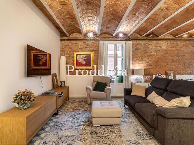 Piso en venta en Barcelona, L´Antiga Esquerra de l´Eixample. PRECIOSO piso reformado en finca regia del Quadrat dOr. Pisos.