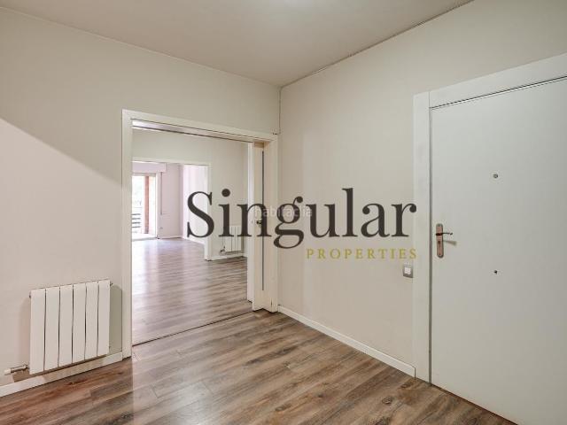 Piso en venta en Barcelona, L´Antiga Esquerra de l´Eixample. Vivienda con alma en pleno Quadrat dor con Parking incluido. Pisos.
