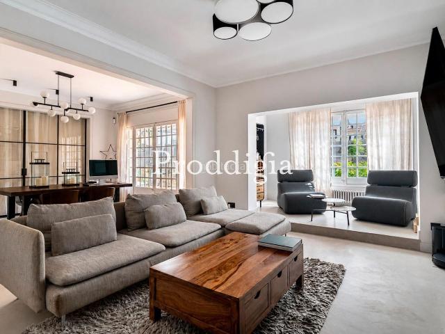Piso en venta en Barcelona, L´Antiga Esquerra de l´Eixample. Vivienda de diseño con 4 habitaciones y terraza privada junto a Turó Park. Pisos.