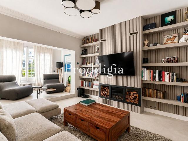 Piso en venta en Barcelona, L´Antiga Esquerra de l´Eixample. Vivienda de diseño con 4 habitaciones y terraza privada junto a Turó Park. Pisos.