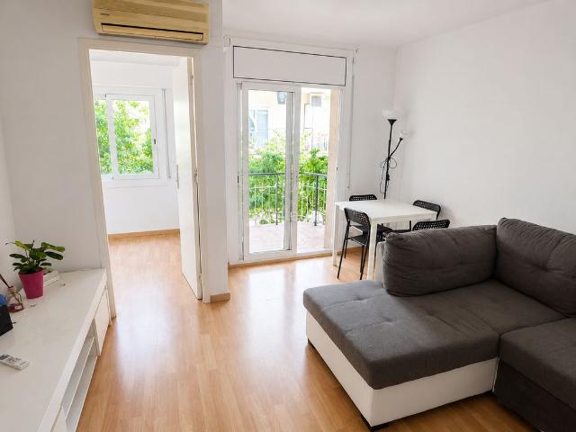 Piso en venta en Barcelona, La Teixonera. PISO TODO EXTERIOR A CALLE. Pisos.