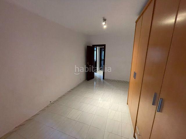 Piso en venta en Barcelona, La Teixonera. PISO EN EL CENTRO DE BARCELONA, CERCA DE TODO, METRO, BUS, SUPERMERCADOS, 3 HABITACIONES DE MATRIMONIO, EXTERIOR. Pisos.