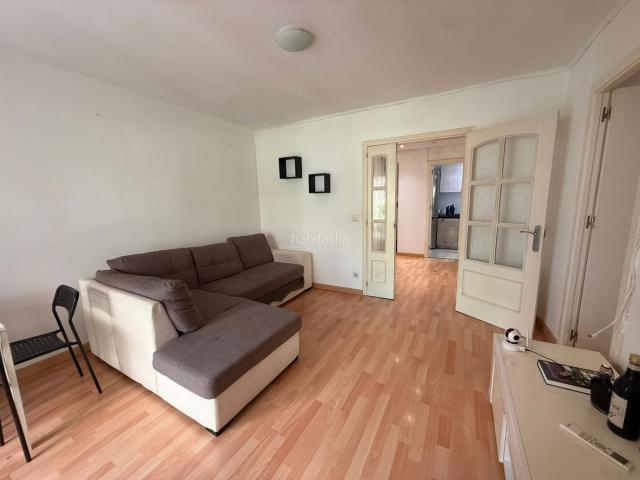 Piso en venta en Barcelona, La Teixonera. Piso Exterior con Balcón. Pisos.