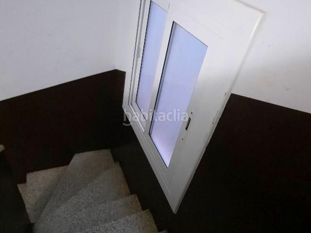 Piso en venta en Barcelona, La Teixonera. Piso interior tranquilo con balcón y 2 habitaciones en calle ancha de El Carmel. Pisos.