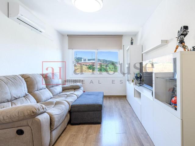 Piso en venta en Barcelona, La Teixonera. PISO LUMINOSO EN HORTA TEIXONERA. Pisos.