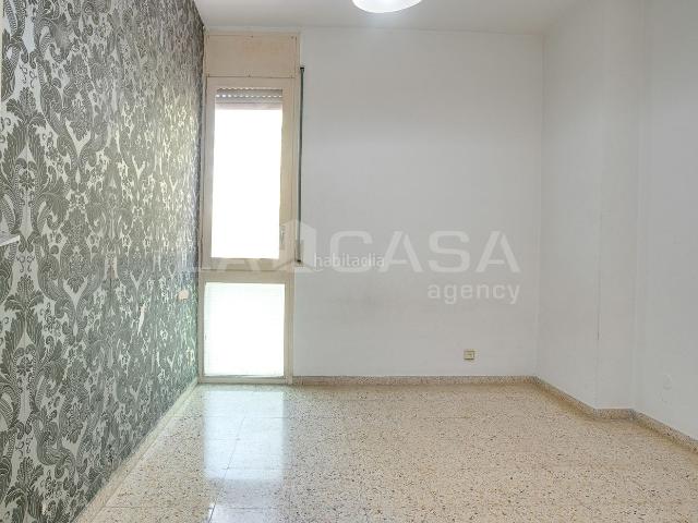 Piso en venta en Barcelona, La Verneda La Pau. Piso de 97 m con 4 dormitorios y ascensor en Guipúscoa, Barcelona. Pisos.