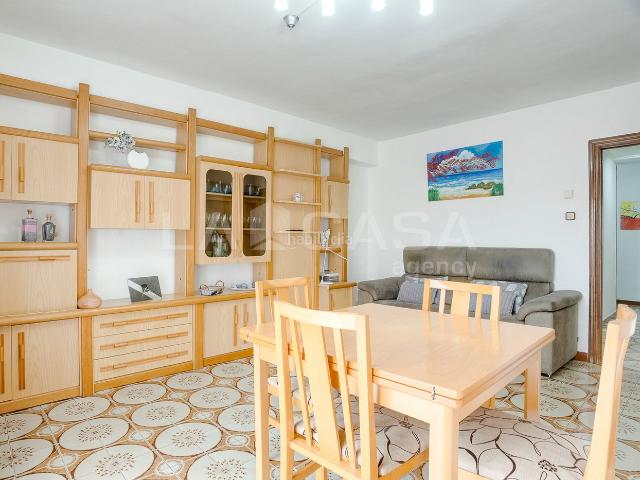 Piso en venta en Barcelona, La Verneda La Pau. Piso exterior de 91 m2 en La Pau, con balcón, trastero y ascensor. Pisos.