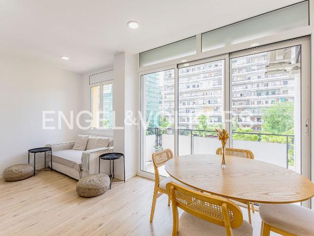 Piso en venta en Barcelona, La Verneda La Pau. Piso reformado con terraza. Pisos.